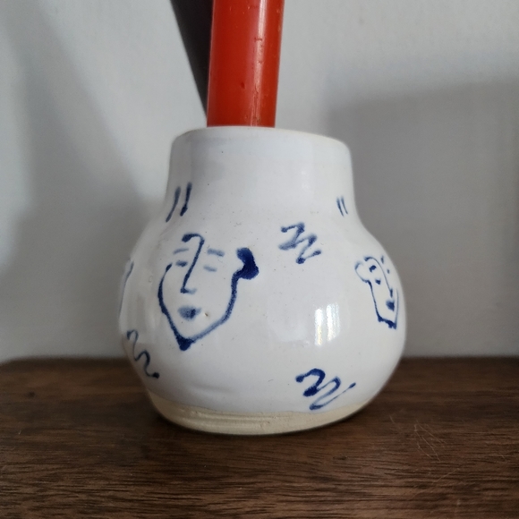 Small Indie Handmade Glazed Ceramic Face Doodle Sketch Vase - Picture 1 of 4